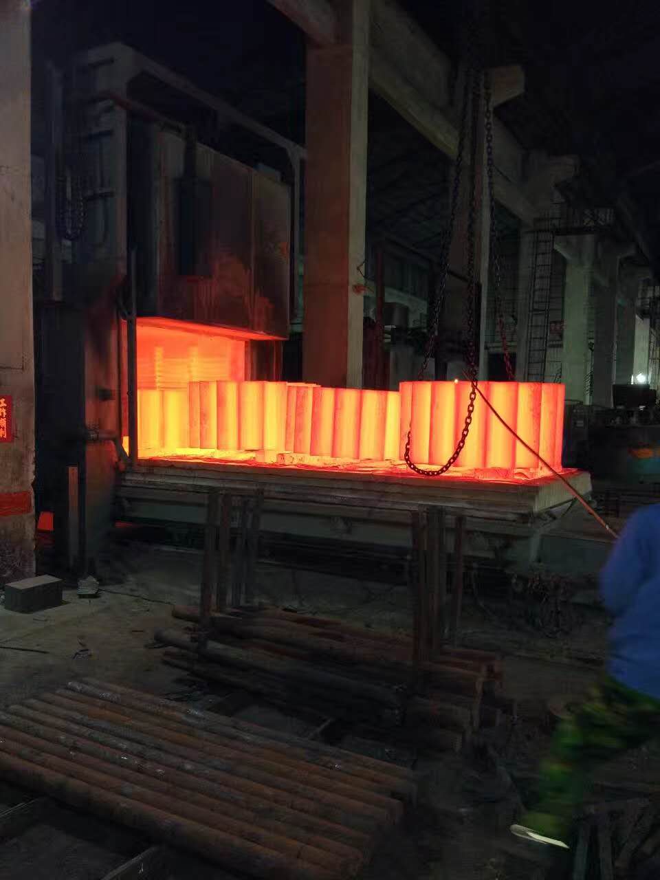 香蕉视频免费熱處理廠的模具材料及熱處理加工工藝